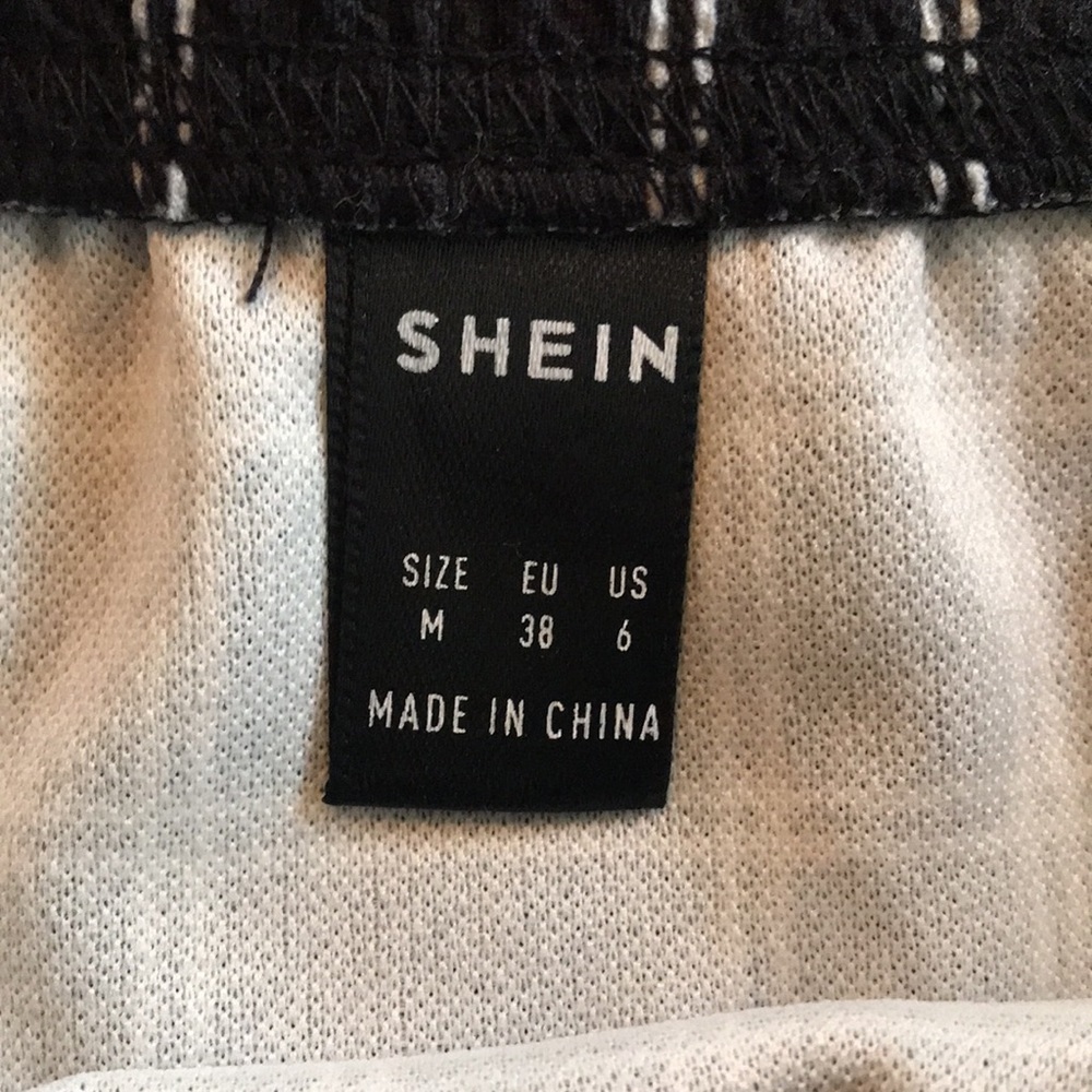Shein size medium light weight skirt - Picture 3 of 3